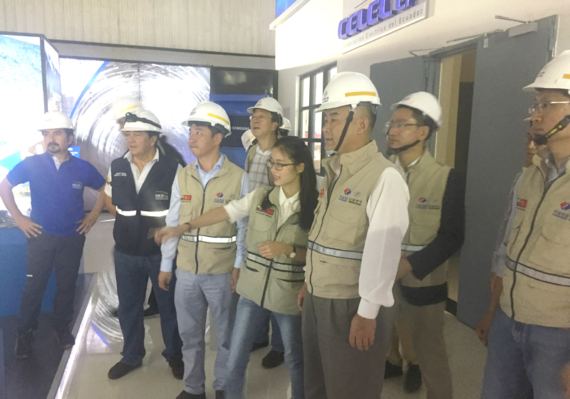 参观展厅2.jpg