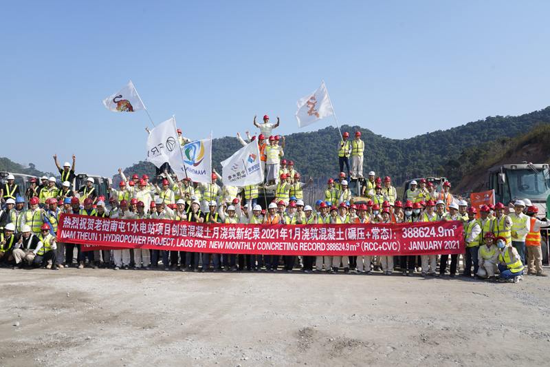 大合影.jpg