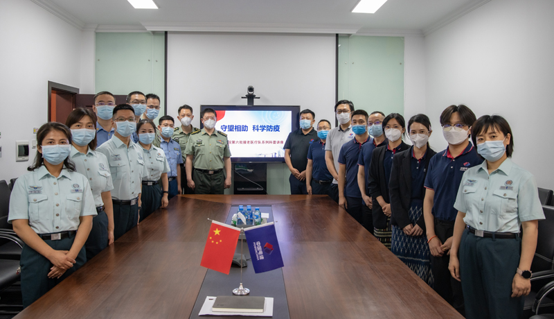 使馆李兵武官及医疗专家组和我公司员工合影.jpg