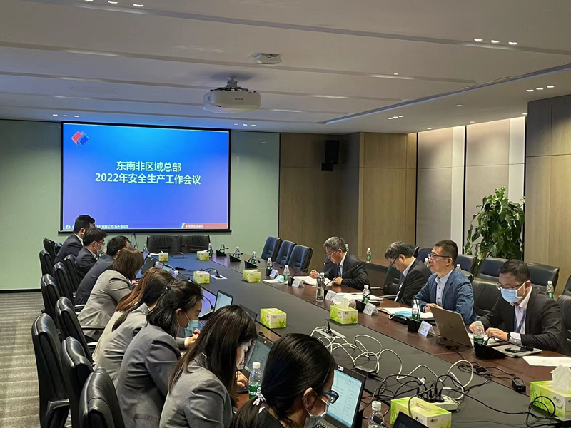 刘太保作会议报告.jpg