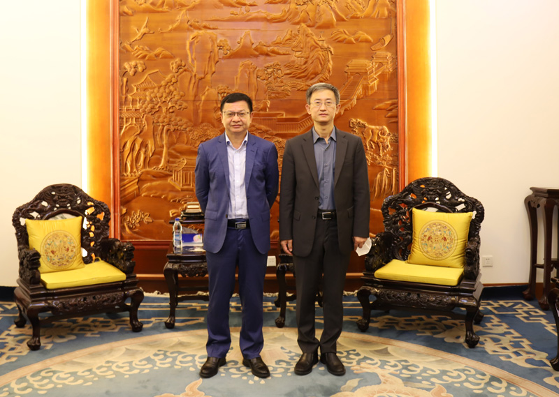图4.季董事长拜会万黎大使.jpg