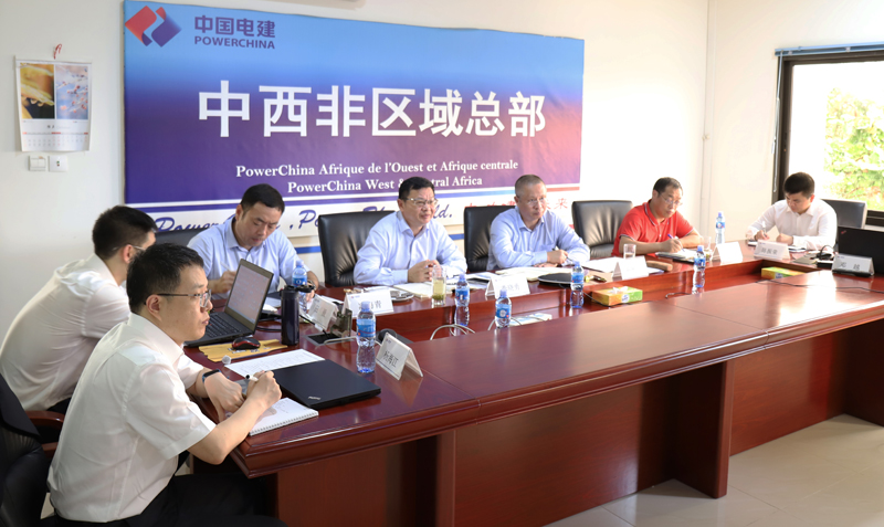 图1.季董事长出席区域总部生产经营会.jpg