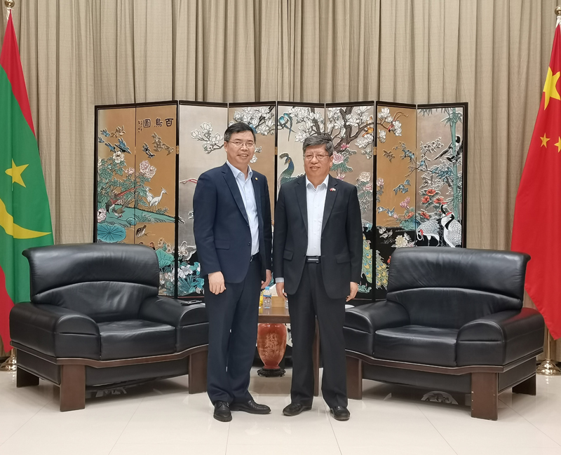 1.观福总与大使合影.jpg