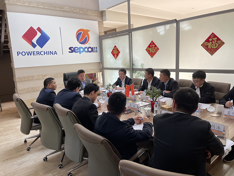图片4-座谈会(1).jpg