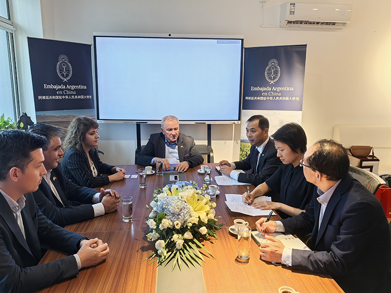 与卡塔马卡副省长会谈.jpg